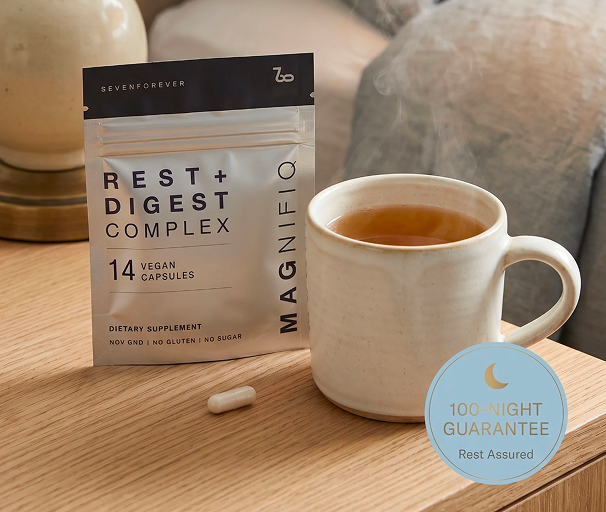 Flat lay of the MAGNIFIQ pouch on a plate with vegan capsules.